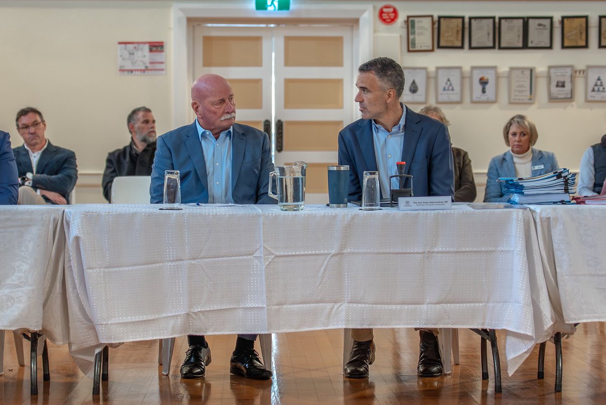 PMalinauskasMP's tweet image. State Cabinet has met with Yorke Peninsula Council at our formal meeting of Cabinet in Ardrossan about the unprecedented algal bloom.
We’re working closely with key stakeholders, like Council, to ensure the next phase of the Government’s algal bloom support package can help…