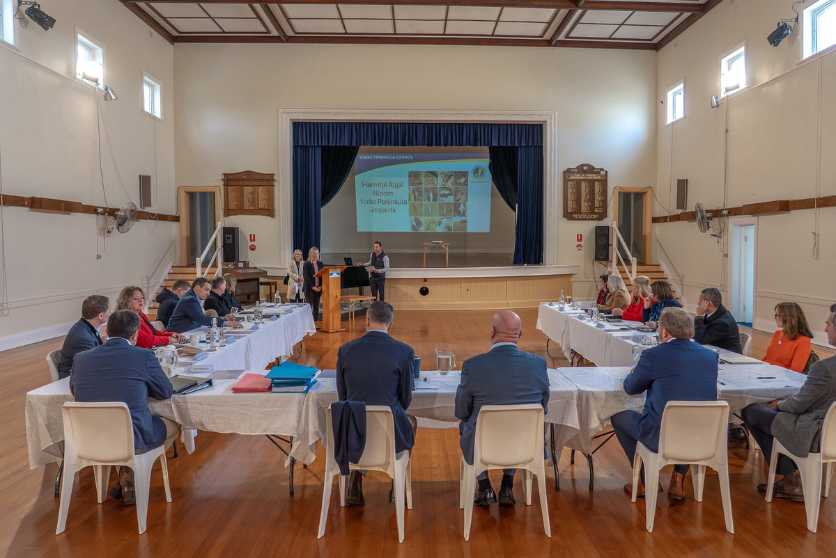 PMalinauskasMP's tweet image. State Cabinet has met with Yorke Peninsula Council at our formal meeting of Cabinet in Ardrossan about the unprecedented algal bloom.
We’re working closely with key stakeholders, like Council, to ensure the next phase of the Government’s algal bloom support package can help…