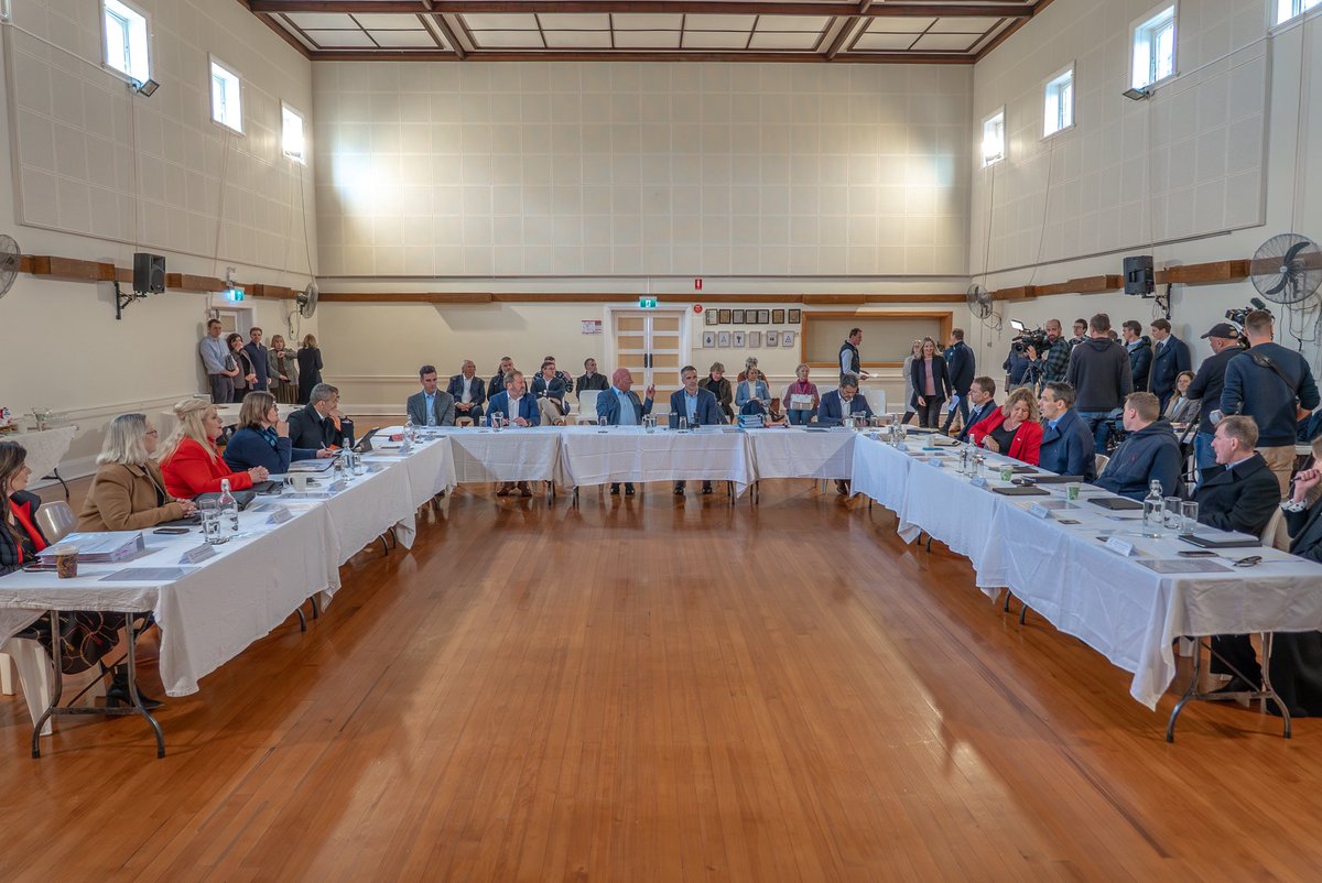 PMalinauskasMP's tweet image. State Cabinet has met with Yorke Peninsula Council at our formal meeting of Cabinet in Ardrossan about the unprecedented algal bloom.
We’re working closely with key stakeholders, like Council, to ensure the next phase of the Government’s algal bloom support package can help…