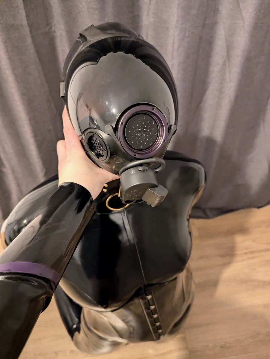 NyxAfter_Dark's tweet photo. Being put in my place

#latex #rubber #corset #gasmask https://t.co/CGR66g83gt