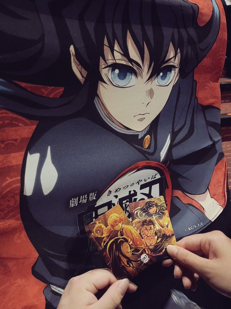 hiyokonosekai's tweet image. 鬼滅の映画、入城してきました🏯瞬き忘れてて視界がぼよぼよ…感想はもう凄かった…あっという間に進んでいった。もう一個凄かったのがむいくんの席だったこと!嬉しすぎて禿げた!!