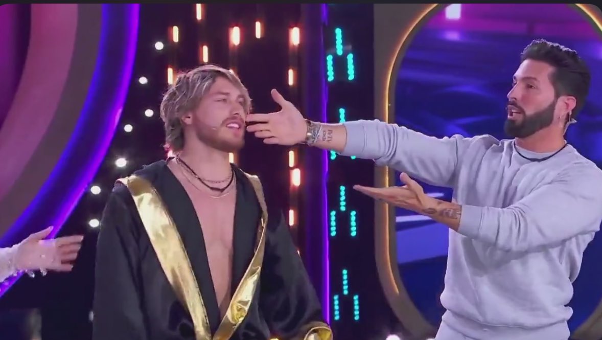 oswaldomujica's tweet image. QUÉ HACE EL PONCHOCOLGADO DE PONCHO DE NIGRIS presentando a PonchoAldo de PonchoNigris!!!!!????  #FueraPoncho #LaCasaDeLosFamososMx tu tiempo ya pasó Alfonsoooooooo. #lcdfmx3 Galilea ya le dijo colgado. La verdad.