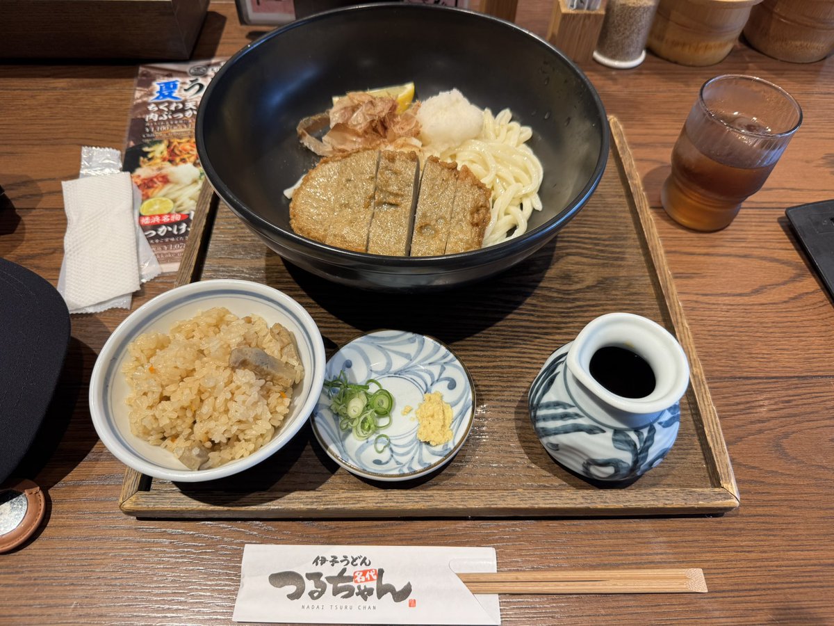 onasu19730801's tweet image. チェックアウトして、道後歩いてます。
お昼は名代つるちゃん、初訪問でした。
その後は、観光案内所にご挨拶。
今は、道後亭さんで休暇中☺️
#名代つるちゃん
#道後観光案内所
#道後亭
#いずみんといっしょ
#まひろウといっしょ
#道後温泉