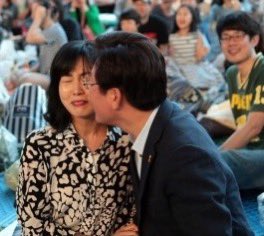 alslalsl_'s tweet image. 시장.. 아니 대통령님도.. 예외는 없습니다
(영상찍어서 업로드하세요)