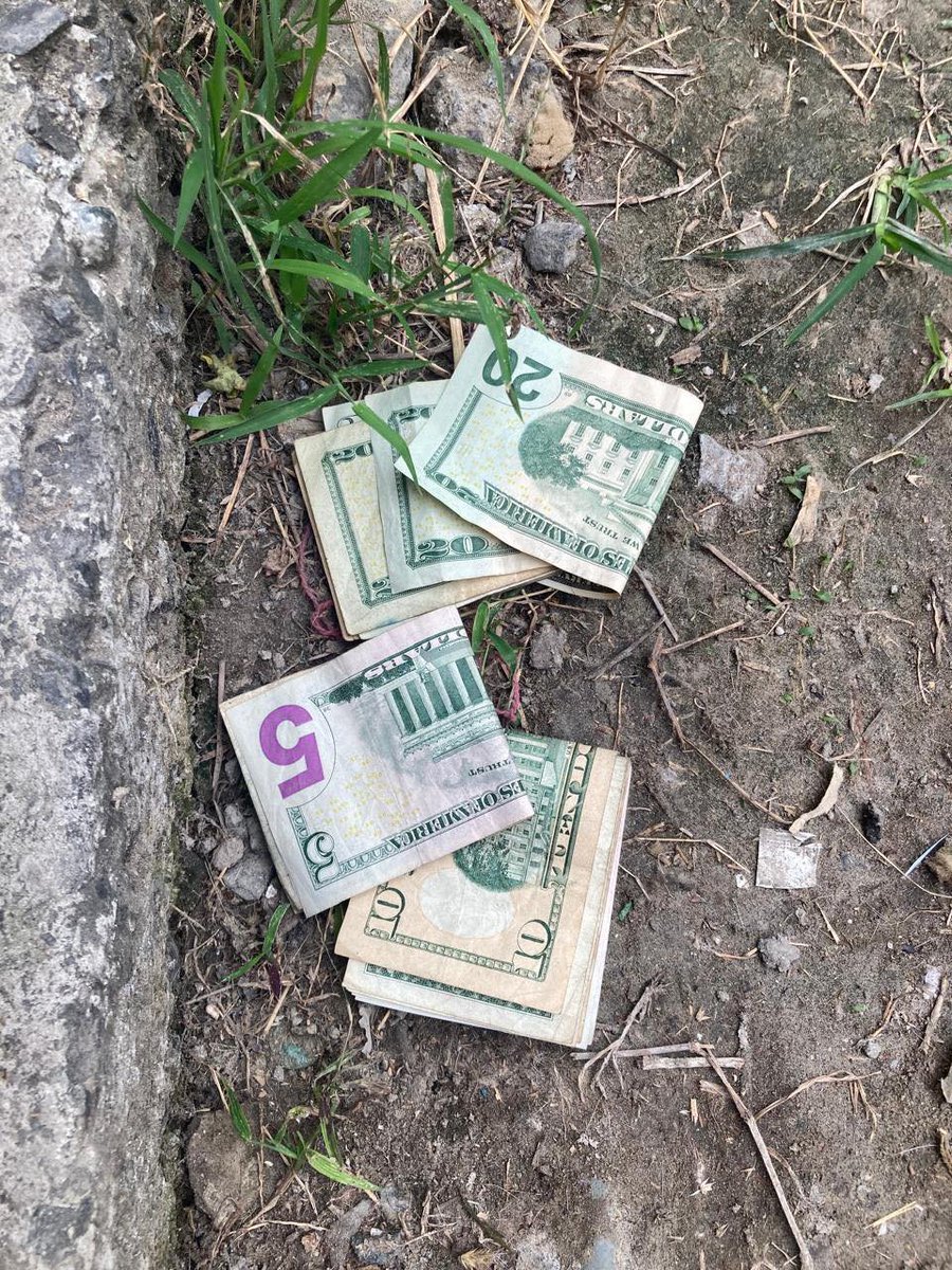 Bandidosfrasess's tweet photo. Así como trates la imagen, te tratará el resto del año 🤑 https://t.co/3UoVw2xSko