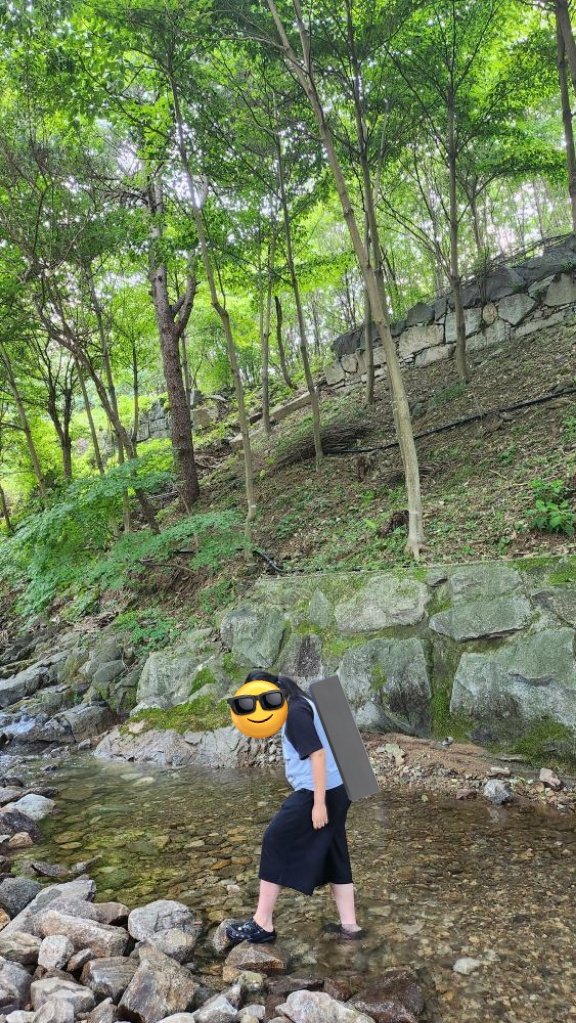 6lu3__'s tweet image. 계곡 놀러왔어용✌🏻✌🏻