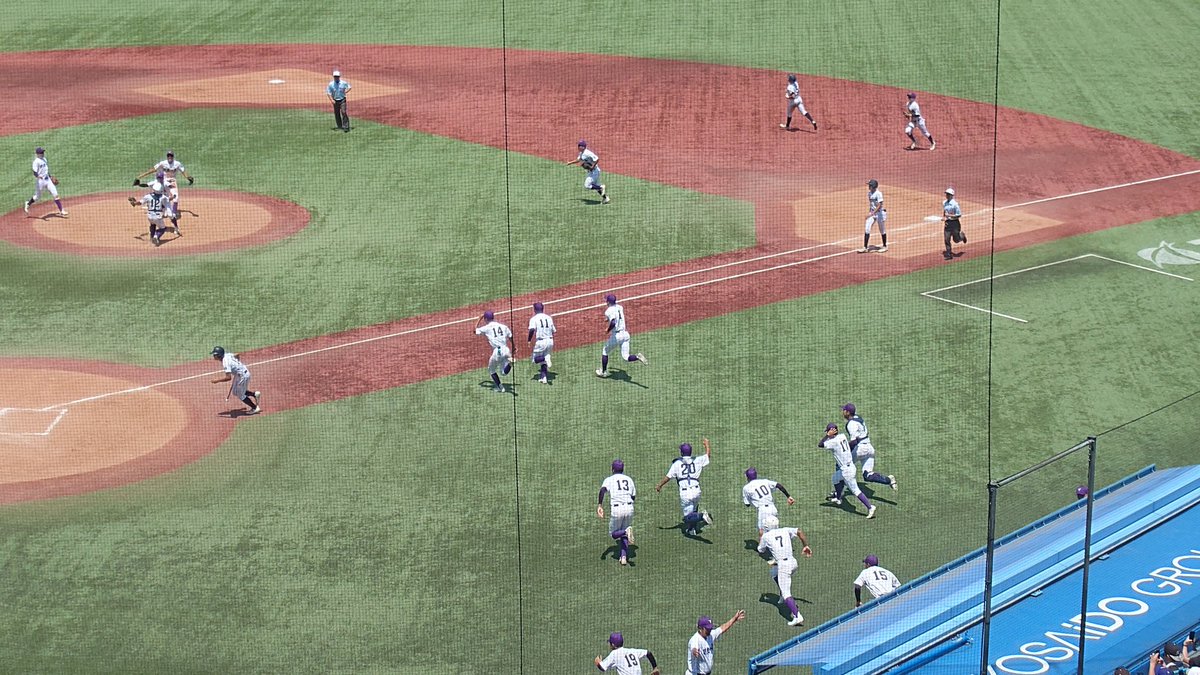 shakaijin_base's tweet image. 昨夏の忘れ物を取りに行く。
元シダックスの米澤貴光監督率いる関東第一が全国高校選手権東東京大会決勝で岩倉を7−1と下した。
昨夏甲子園準優勝校がノーシードからの躍進で甲子園出場を決めた。岩倉の28年ぶりの甲子園はならなかった。
関東一は甲子園で昨年の準優勝超え=深紅の大優勝旗をめざす。