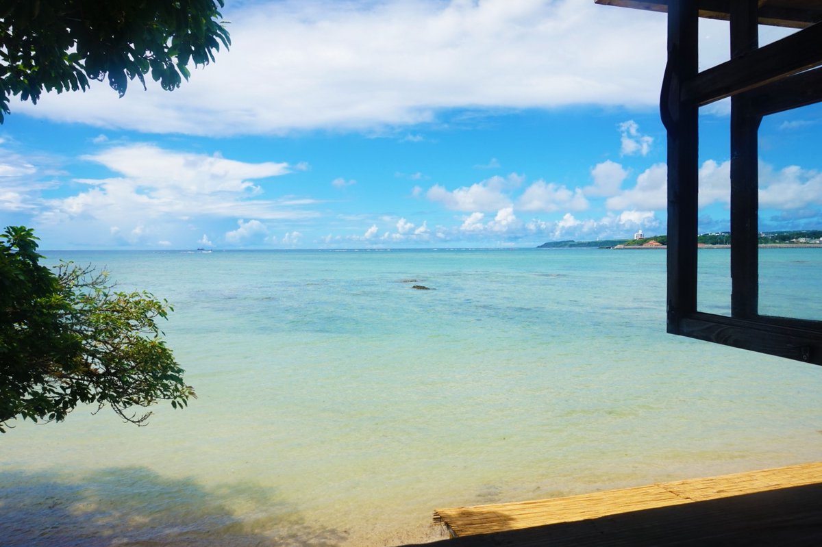 Feel_OKINAWA's tweet image. これ毎年お伝えしていますが、
「秋~冬の沖縄」は旅行シーズンが過ぎて混雑からオサラバした中で観光できるのが最高
夏ってどうしてもあちこち賑わって落ち着いて過ごせなかったり、思わぬ渋滞で計画どおり動けないこともありますが、
10月以降は定番スポットが空いたりビーチも快適だったり、しかも…