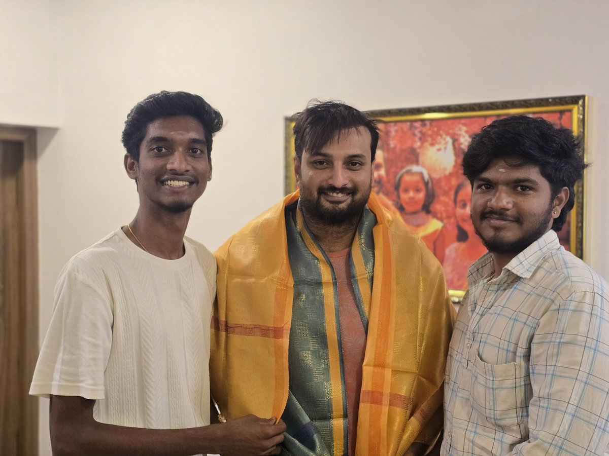 dhanushkodibjp's tweet image. சிறப்பான சந்திப்பு! 🙏
நாங்கள் @dhineshrodi அண்ணாவை அவரது இல்லத்தில் சந்தித்து, அரசியல், சமூக சேவைகள் குறித்து ஆழமான ஆலோசனைகள் மேற்கொண்டோம்.
அவரது வழிகாட்டுதல் எப்போதும் நமக்கு உற்சாகமும், ஊக்கமும்! 💪
#BJP #Leadership #YouthInPolitics #teamrodi