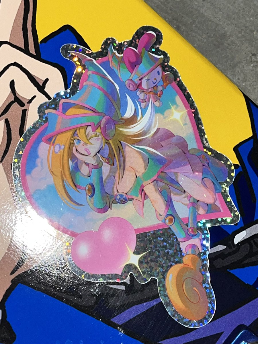 yimmifer's tweet image. • added shadow & dark magician girl stickers onto the board from @aquiboni
• swapped the spitfire wheels to ricta clouds 56mm 78a blue clear