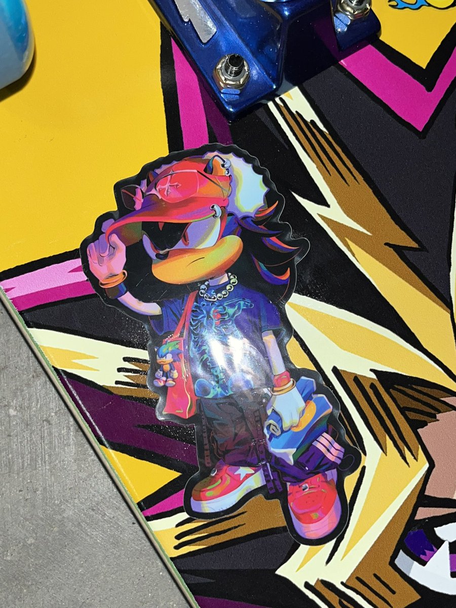 yimmifer's tweet image. • added shadow & dark magician girl stickers onto the board from @aquiboni
• swapped the spitfire wheels to ricta clouds 56mm 78a blue clear