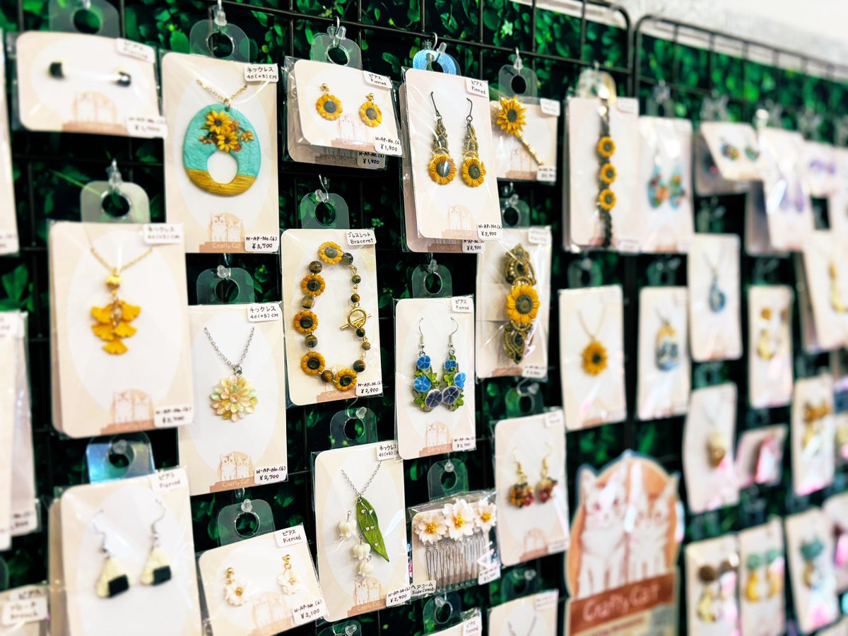 DFGHarajuku's tweet image. 【Crafty Cat】
📍artpieceWEST
7/28〜8/1
Crafty Catさんによるアクセサリー販売が本日よりスタート❣️
全てハンドメイドで作られており、お花や猫ちゃんの細かいところまで綺麗に作り込まれています…💕
粘土でできているので軽くておすすめ!
お気に入りの一点を見つけてみてください✨
Staff Yuko