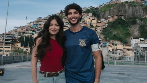 A plataforma ReelShort,de conteúdo vertical,  após o sucesso de “A Vida Secreta do Meu Marido Bilionário”, estreia o drama “De Volta ao Jogo”, remake do filme “Breaking The Ice”. Elenco: Fabiana Alvarez, Thierry Figueira, Bruno Guedes, Yana Sardenberg e Anna Rita Cerqueira.

🗞