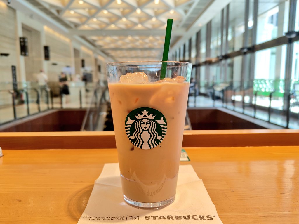 Burei_m16's tweet image. スタバなう🥤