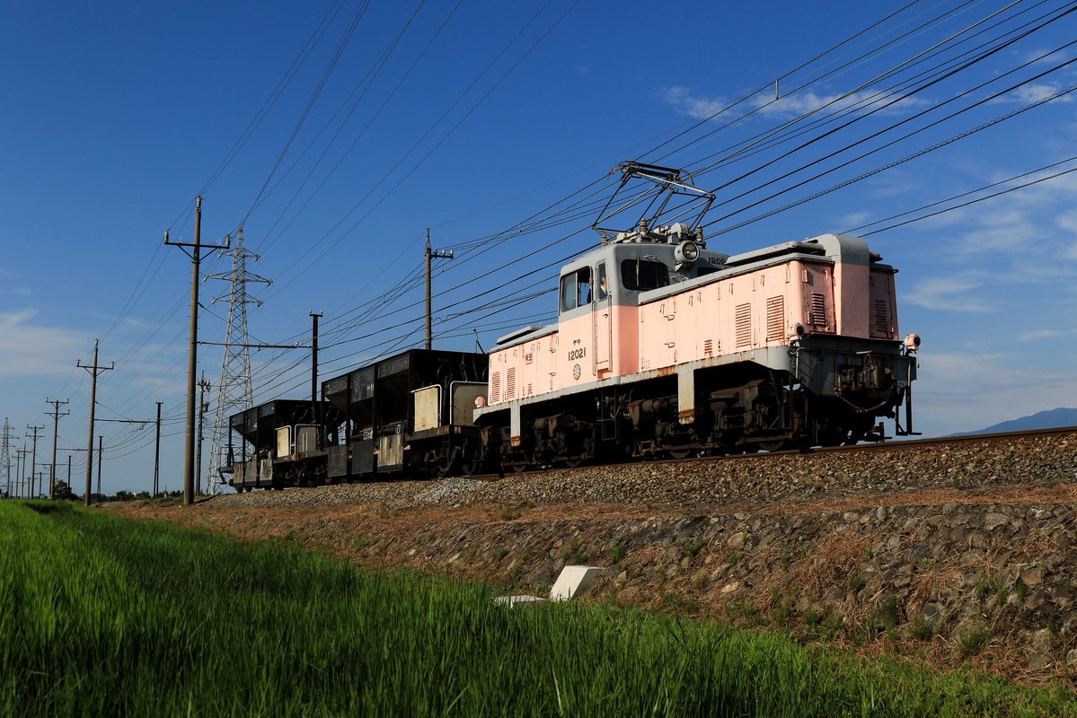 mohani231's tweet image. 晴天の立山線をゆく東芝の名機。
地鉄デキ12021フォトランにお誘い頂いて行ってきました。主催および関係者の皆さま、ありがとうございました!!
2025/7/26 富山地方鉄道 立山線