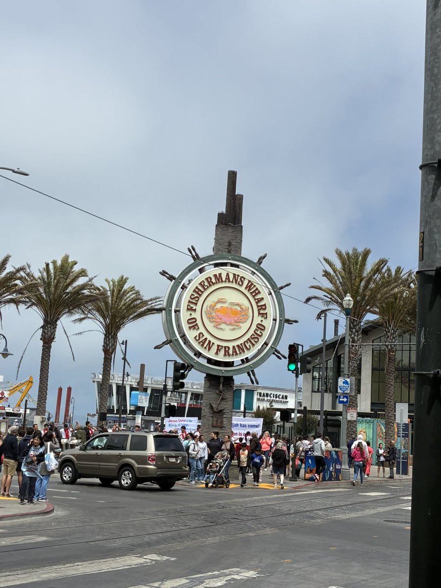 CoachLeo_'s tweet image. Week1 recap
M-San Fran
T- Sacto
W- Fresno
T-S LA
Su Vegas
5 open gyms! Lots of talent
Best thing I ate: tie Cuban Empanada at the LA Central Market and Roscoe’s chicken and waffles
Worst drive: LA to Vegas
West Coast is great!
Tunes: west coast rap and Randy Newman