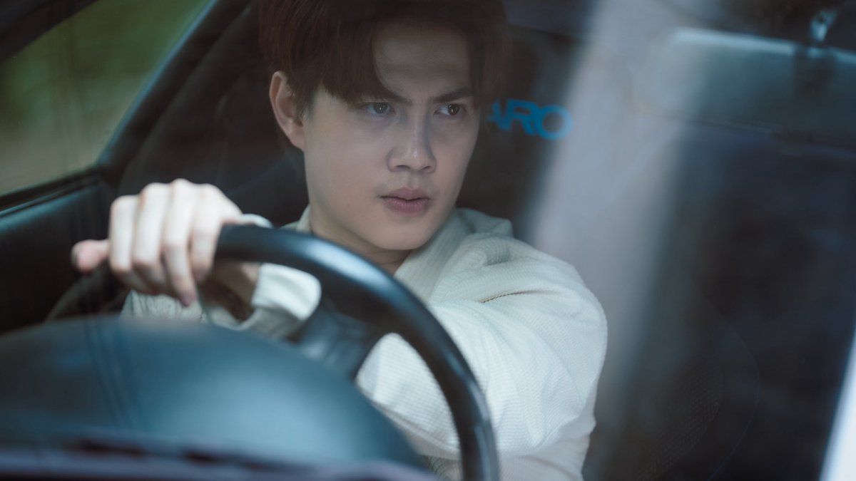 Benzalert_np's tweet image. ถึงเวลาที่ผมต้องกล่าวลาอย่างเป็นทางการกับ “Kim” 🏁
ตัวละครที่อยู่กับผมมายาวนาน และมีความหมายมากกว่าคำว่าบทบาทที่ได้รับ…
ตลอด 2–3 ปีที่ผ่านมา คิมไม่ใช่แค่ตัวละครที่ผมต้องเล่น
แต่เขากลายเป็นส่วนหนึ่งของชีวิต ✨
คิมสอนผมหลายอย่าง
ทั้งเรื่องความนิ่ง ความมุ่งมั่น…