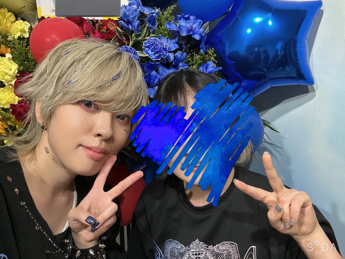 mocha_a_t_bg's tweet image. CD特典の写メをアイコンにしました
顔がいい(だけじゃない)(語彙力)
せっかく撮ったからライブ写真もどっかに使いたくて、Kawaii FaceというよりはKakkoii Faceだけどとりあえずなんかいい感じのフレーム見つけるまでこれで
#新しいプロフィール画像
#アルテラクス
#アルテラさんかっけー