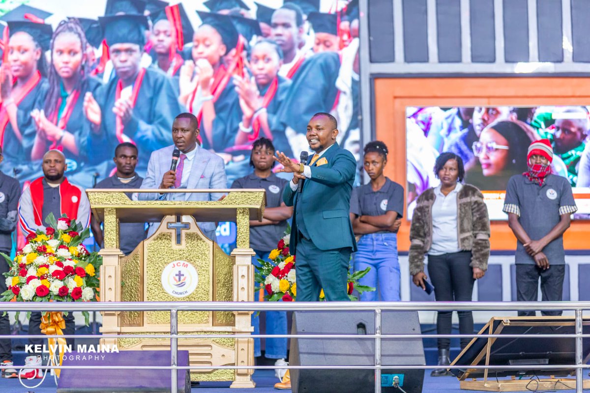 contentcur_'s tweet image. Mentorship isn't luxury—it's survival. Dr Joseph Murimi empowers youth with media, tech, and street-smart skills. #MurimiForChange builds capacity. #PurposeDrivenLeader builds character