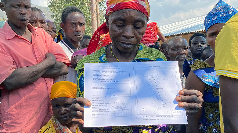 eblove216's tweet photo. 🧵In Rwanda, blockchain secures land ownership records
Why?
- Prevents fraud & corruption
- Makes ownership transparent & accessible
- Simplifies transfers & inheritance
Blockchain = trust in places that need it most.
#BlockchainForGood #DigitalID #EmergingMarketTec #offvalley https://t.co/j5hi68C8wR