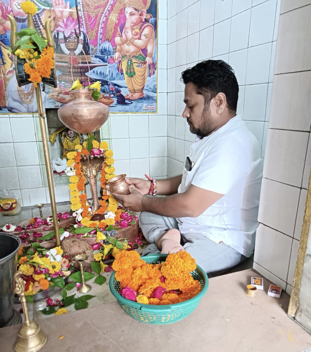 RajeshkThakka's tweet image. શ્રાવણ માસના પ્રથમ સોમવાર પર ભગવાન શિવના અનેક ભક્તોને શુભકામનાઓ.. ભોળાનાથ સદાય રહે સાથ …
હર હર મહાદેવ