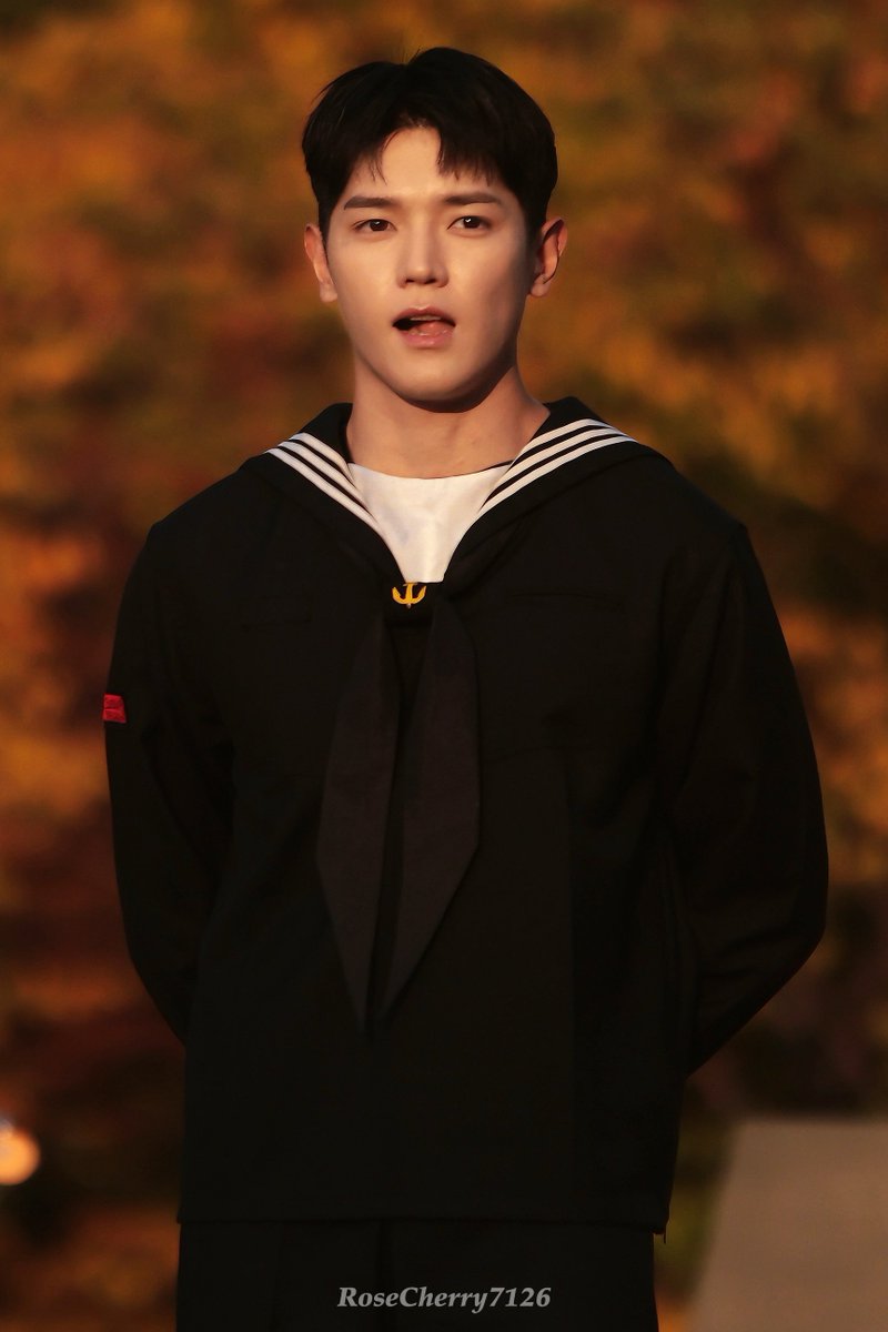 taeyongpopbase's tweet image. Happy Taeyong Monday! 🌹