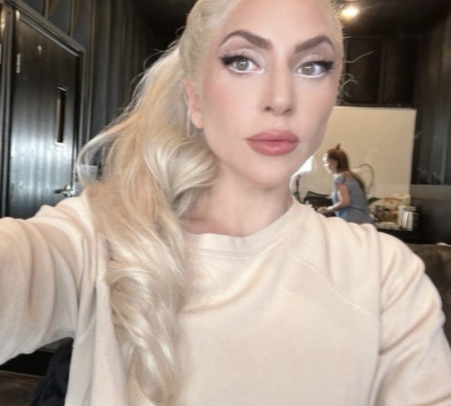 Gagatwts's tweet image. Randomly thinking about this selfie