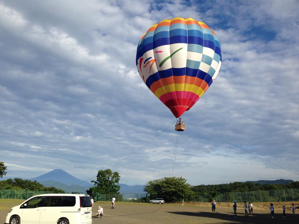 shibalabo's tweet image. 趣味で少し熱気球をやっていましたが、風があるとあげられないので、意外と実施できるタイミングって少ないんですよね。