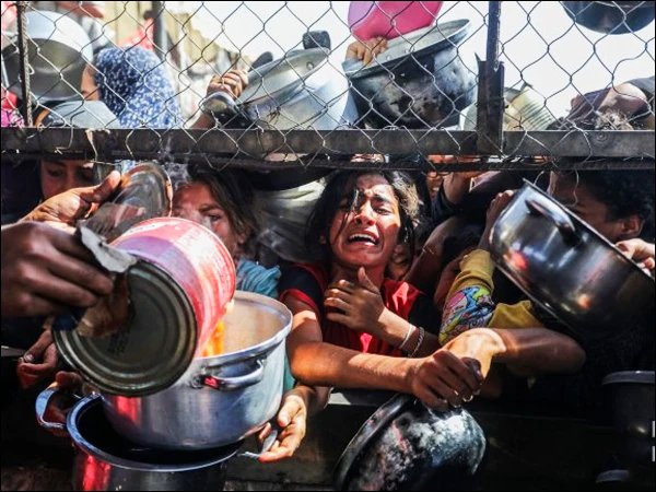 اَفلاک کے پردوں سے یہ جَاری ہوا فَرمان، 
 والعصر! خَسارے ہی خَسارے میں ہے اِنسان
#Gaza 💔