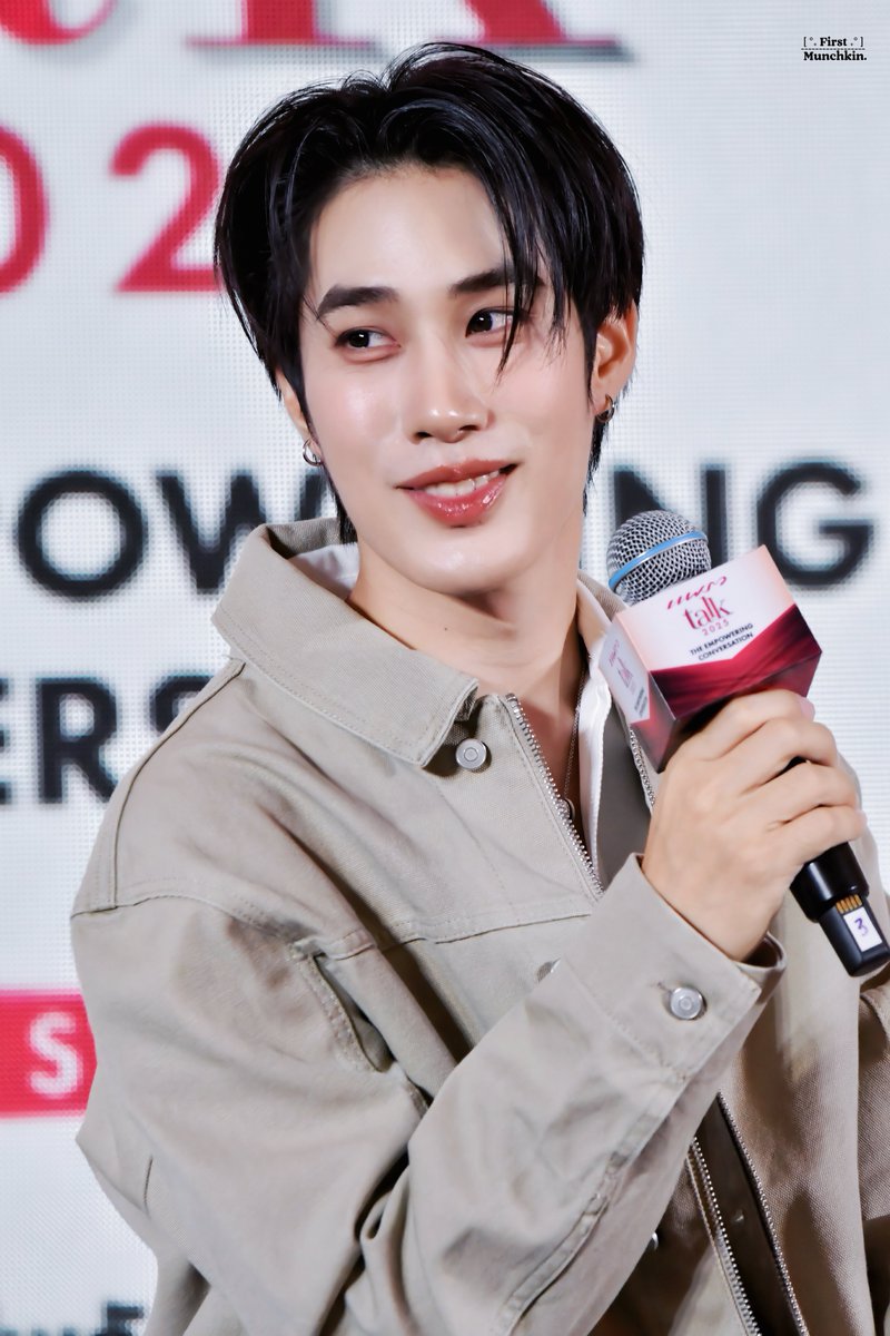 1stmunchk's tweet image. 📸 : 𝟮𝟳•𝟬𝟳•𝟮𝟱 | 𝘾𝙚𝙣𝙩𝙧𝙖𝙡 𝙒𝙤𝙧𝙡𝙙
🐰: #TLE_mtm | @tle_mtm

• พุบ่าวคนนี้แพรวพราวมากกก 😳

☘︎ #praewtalk2025xTleFirstOne
☘︎ #1stMunchkSnap