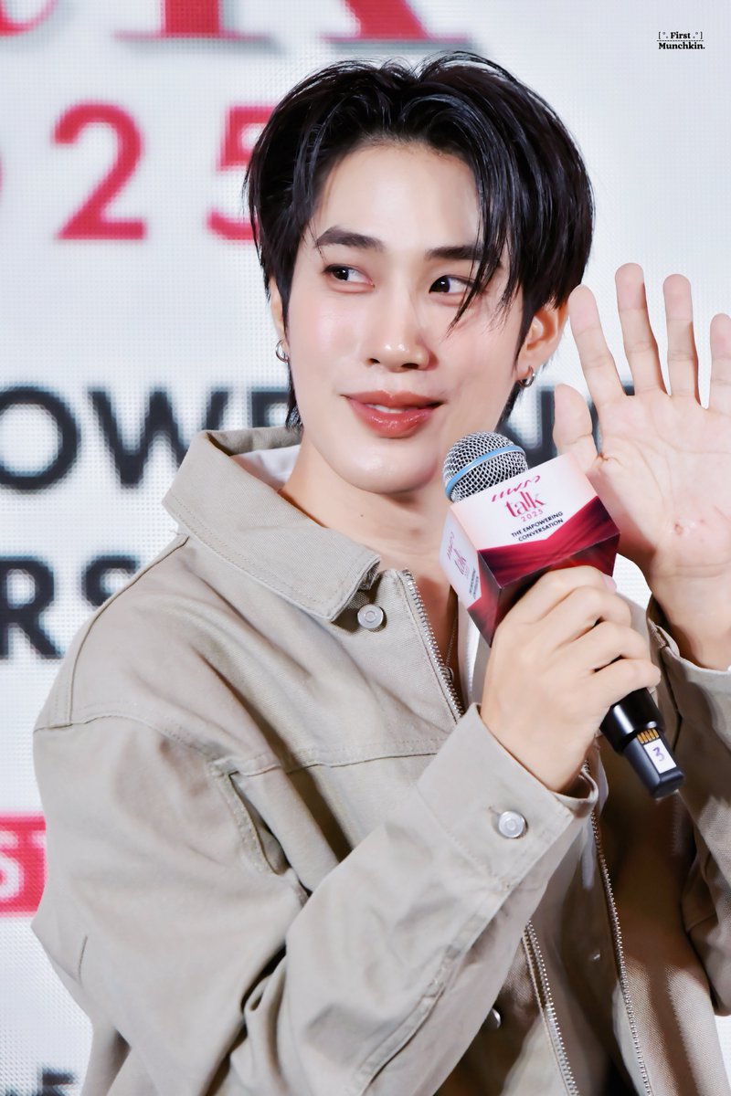 1stmunchk's tweet image. 📸 : 𝟮𝟳•𝟬𝟳•𝟮𝟱 | 𝘾𝙚𝙣𝙩𝙧𝙖𝙡 𝙒𝙤𝙧𝙡𝙙
🐰: #TLE_mtm | @tle_mtm

• พุบ่าวคนนี้แพรวพราวมากกก 😳

☘︎ #praewtalk2025xTleFirstOne
☘︎ #1stMunchkSnap