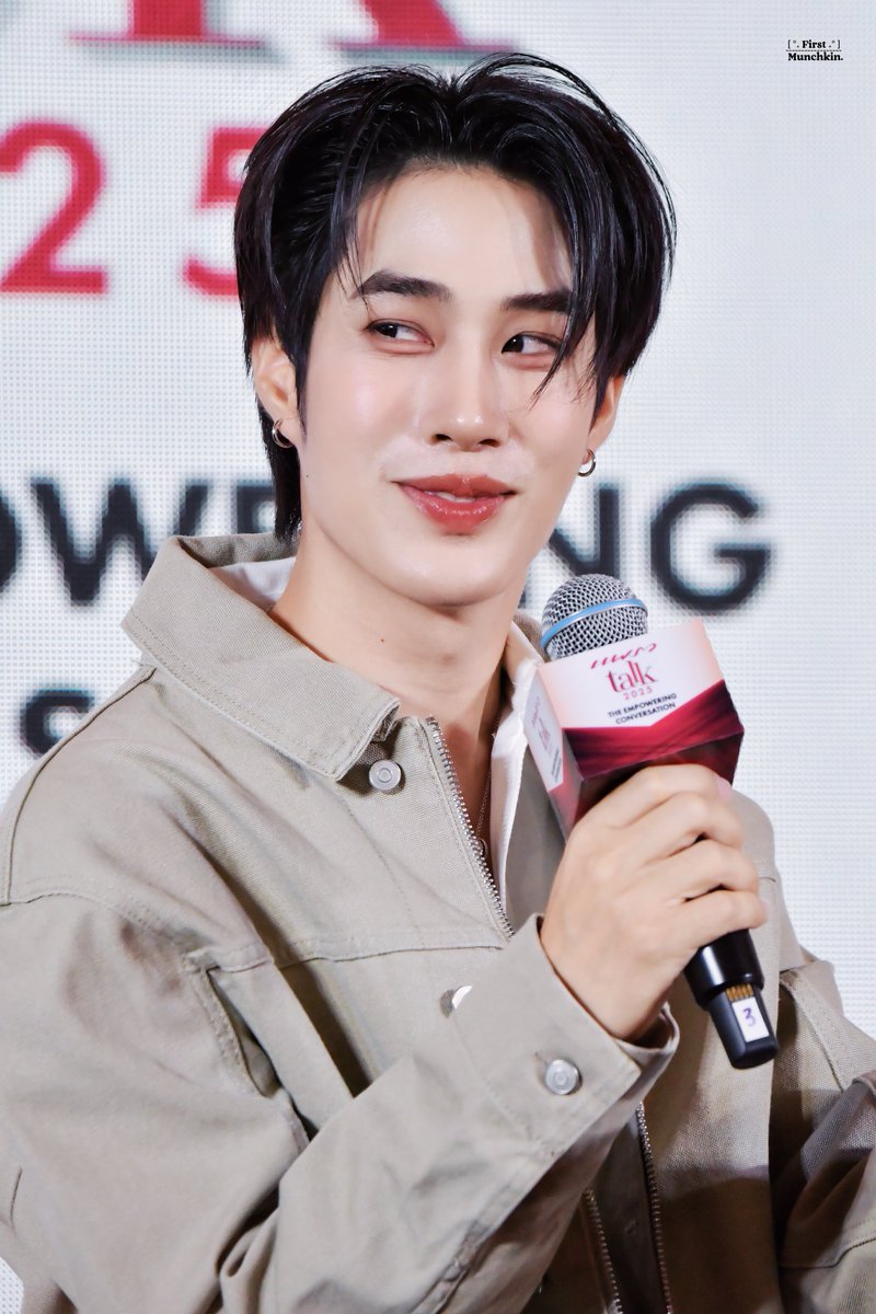 1stmunchk's tweet image. 📸 : 𝟮𝟳•𝟬𝟳•𝟮𝟱 | 𝘾𝙚𝙣𝙩𝙧𝙖𝙡 𝙒𝙤𝙧𝙡𝙙
🐰: #TLE_mtm | @tle_mtm

• พุบ่าวคนนี้แพรวพราวมากกก 😳

☘︎ #praewtalk2025xTleFirstOne
☘︎ #1stMunchkSnap