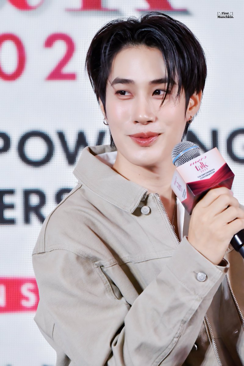 1stmunchk's tweet image. 📸 : 𝟮𝟳•𝟬𝟳•𝟮𝟱 | 𝘾𝙚𝙣𝙩𝙧𝙖𝙡 𝙒𝙤𝙧𝙡𝙙
🐰: #TLE_mtm | @tle_mtm

• พุบ่าวคนนี้แพรวพราวมากกก 😳

☘︎ #praewtalk2025xTleFirstOne
☘︎ #1stMunchkSnap