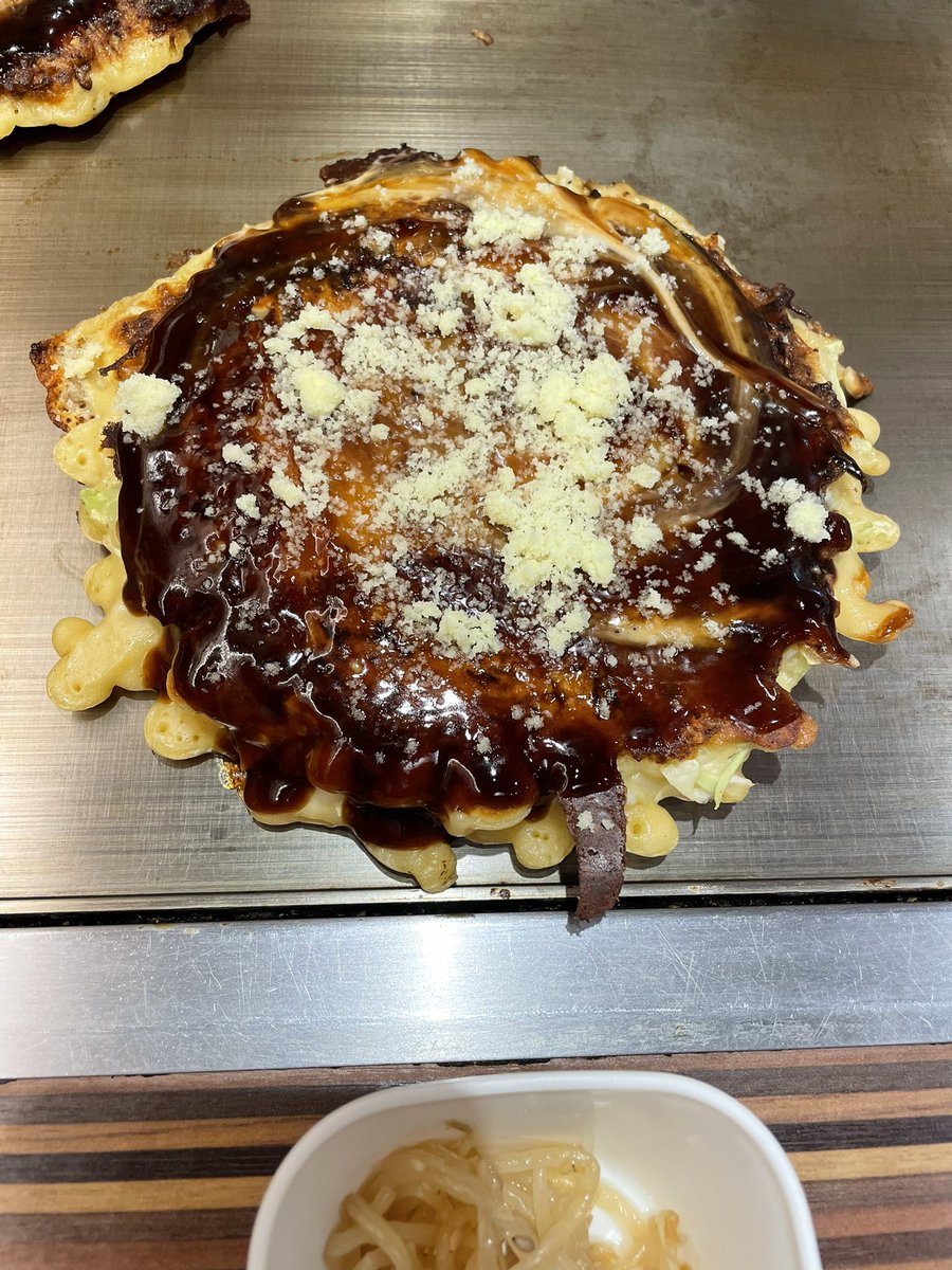 Legosw's tweet image. きじ
豚肉とチーズのお好み焼き
ご飯味噌汁セット
ふわふわのお好み焼きが美味しい
仕方ないのかもだけど、大分値上がりしたな
豚汁→味噌汁
今回はお代わり無料→有料
