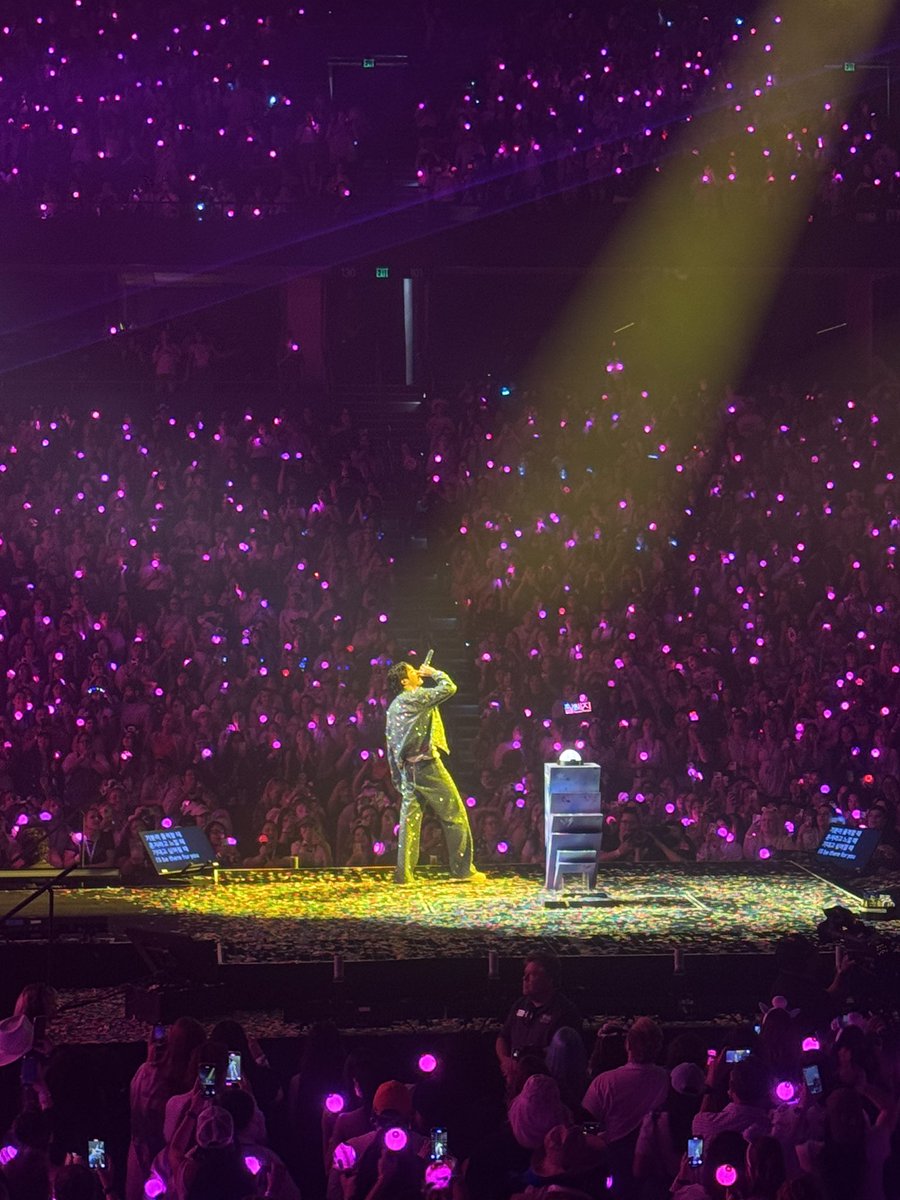 deservesjk's tweet image. thank you jin for the best night ever.