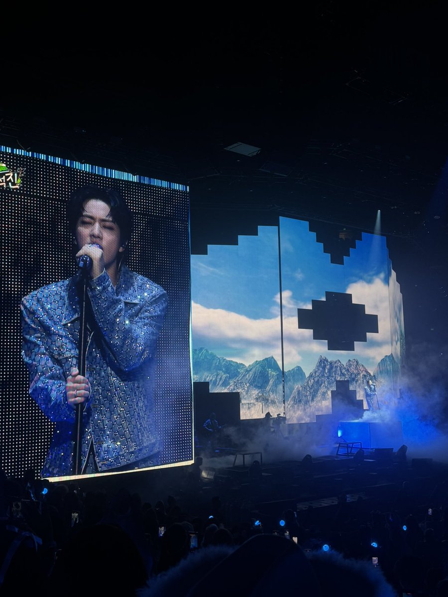 deservesjk's tweet image. thank you jin for the best night ever.