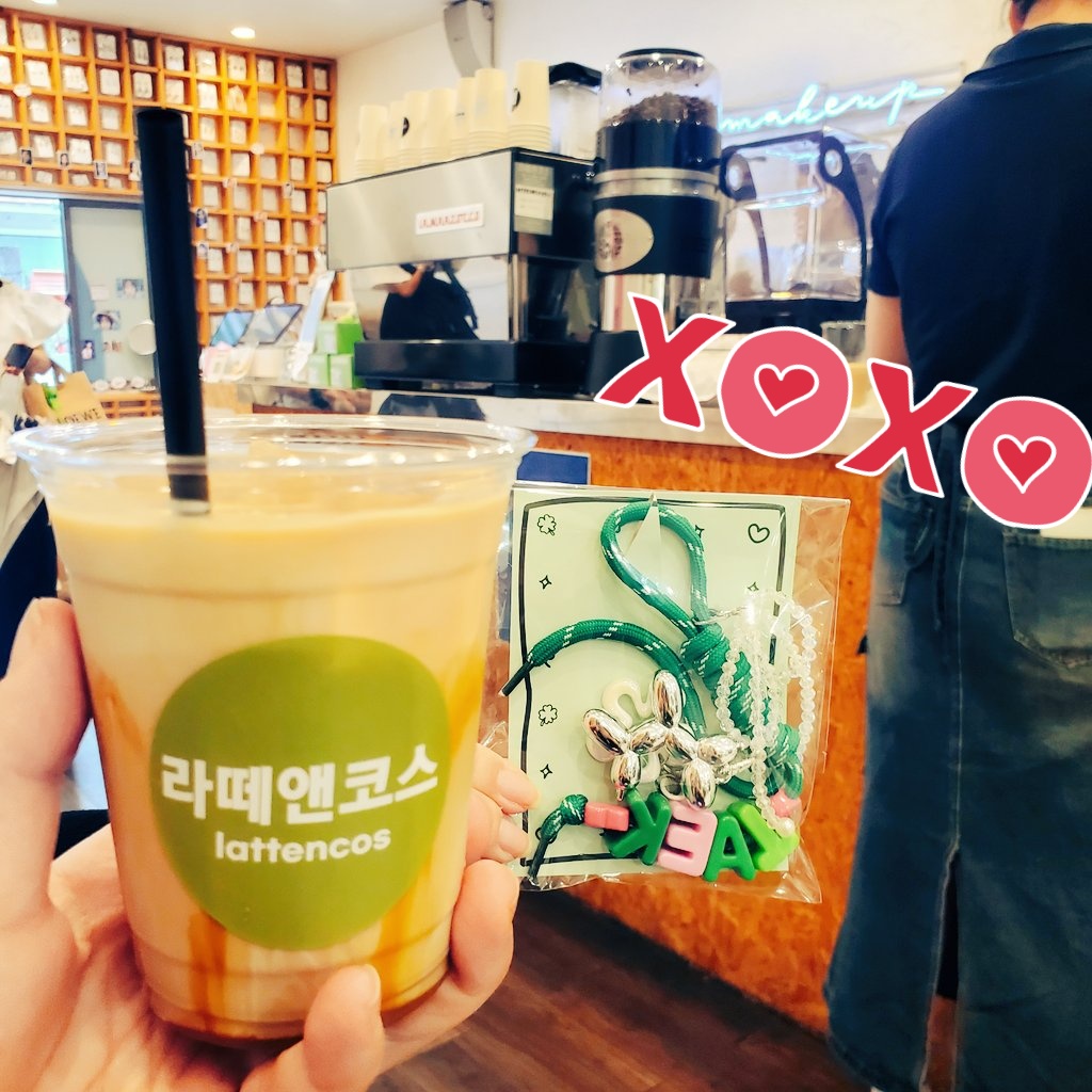 2PMiiMAX's tweet photo. 暑さと愛不足で間違えた…
TAEK♡♡♡
お店の方、混雑してるのに快く交換してくれたㅠㅠ
TAEK⇒TAEC
感謝😂💚💚💚
#新大久保
#LATTENCOS https://t.co/lzJ325PfYv