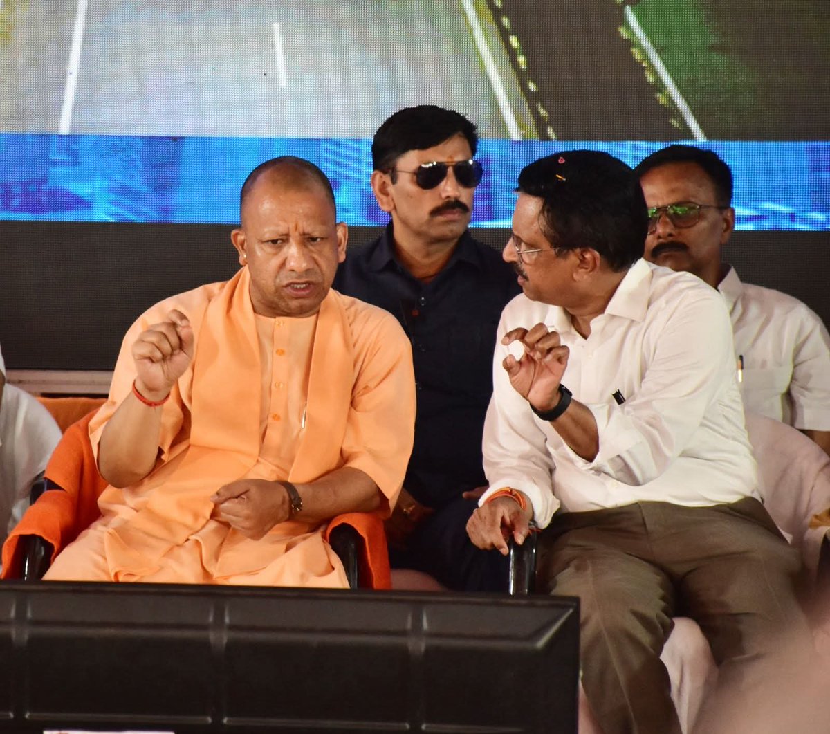 DrMangleshBJP's tweet image. परम् पूज्य श्री @myogiadityanath जी महाराज ने रचा इतिहास! 🙏
श्री गोविंद बल्लभ पंत जी का रिकॉर्ड तोड़ते हुए, उत्तर प्रदेश के सबसे लंबे कार्यकाल वाले मुख्यमंत्री बने।
यह सिर्फ एक रिकॉर्ड नहीं, यह जनसेवा, विकास और सुशासन की अमिट गाथा है।
गर्व है ऐसे कर्मयोगी नेतृत्व पर।