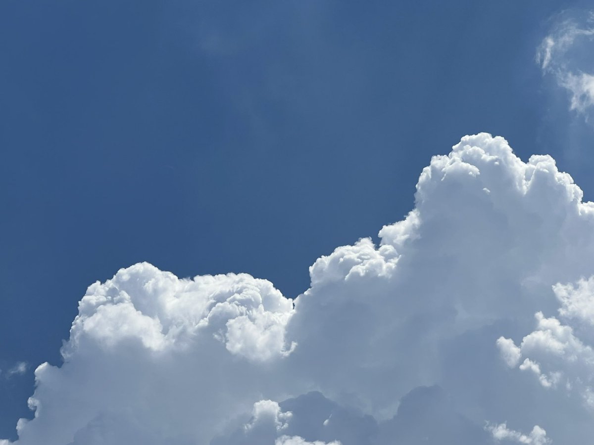 yuuponcho's tweet photo. 夏空大好き

#イマソラ #夏空 #雲 https://t.co/KZGxeyBmoT