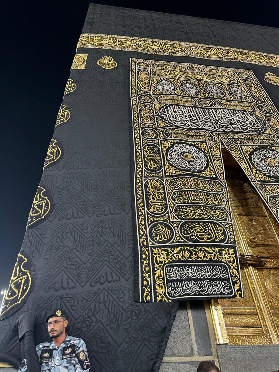 السلام عليكم ورحمة الله وبركاته.
-
قالى تعالى :

وَمَا كَانَ اللَّهُ لِيُعْجِزَهُ مِنْ شَيْءٍ فِي السَّمَاوَاتِ وَلَا فِي الْأَرْضِ ۚ إِنَّهُ كَانَ عَلِيمًا قَدِيرًا
🙏🙏
محبتي وأشتياقي 🌹❤️🌹