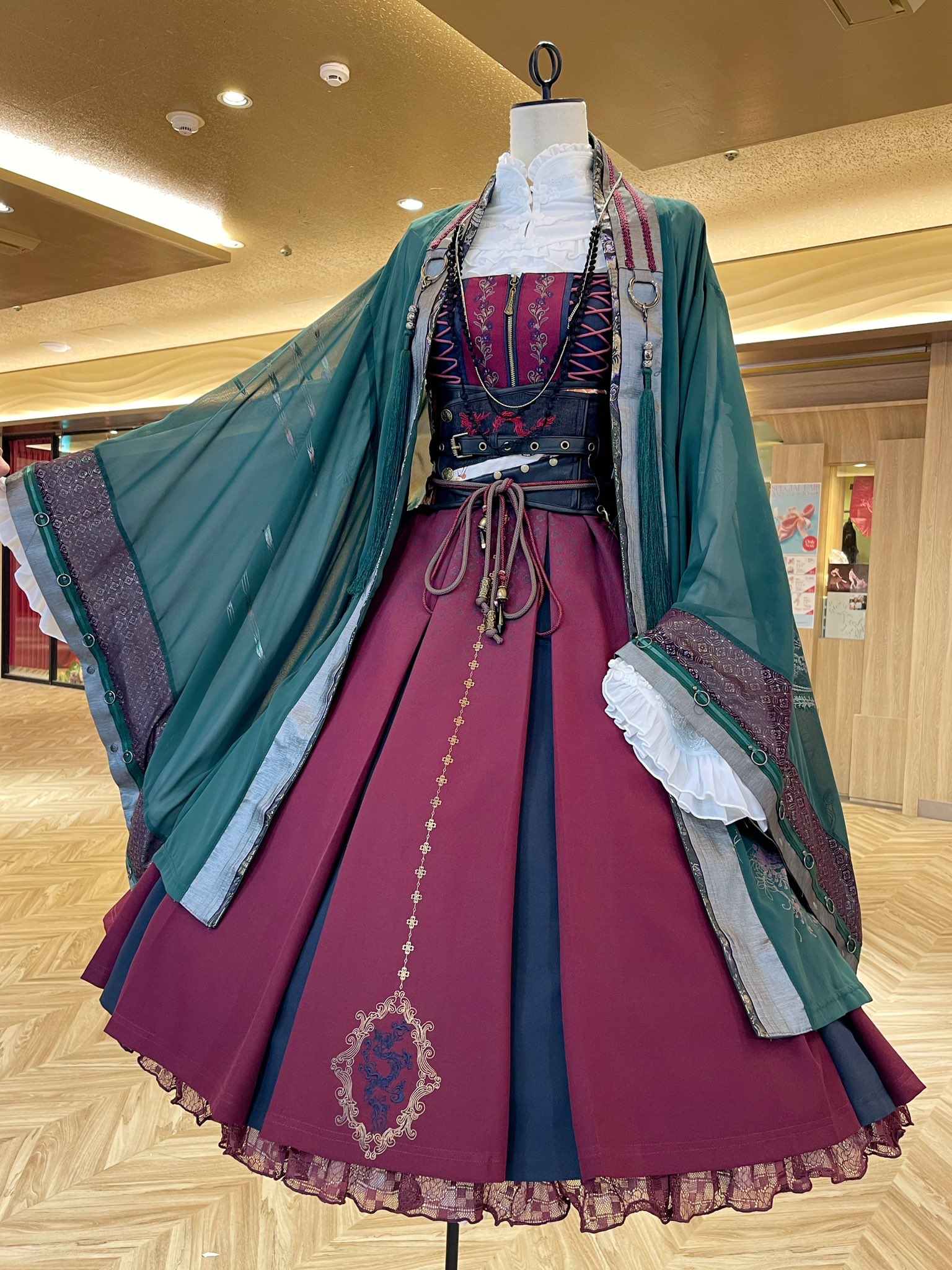 ozz oneste チャイナ刺繍 ジャケット&スカート 𝐎𝐳𝐳 𝐎𝐧𝐞𝐬𝐭𝐞 ☨新宿サブナード店☨ on X: 