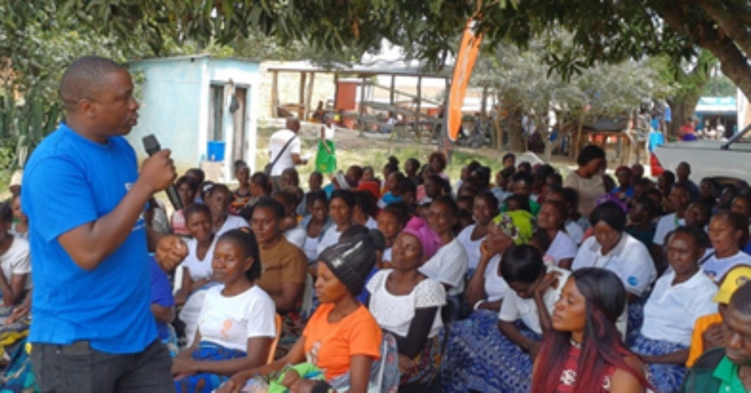 WorldVisionZamo's tweet image. In Namwala, financial hardships limit education access. World Vision&apos;s savings groups empower communities, 90% started businesses! 40% formalised as cooperatives for grants. Chipego aims for large-scale farming to boost resilience! #EducateEveryChild @EAA_foundation