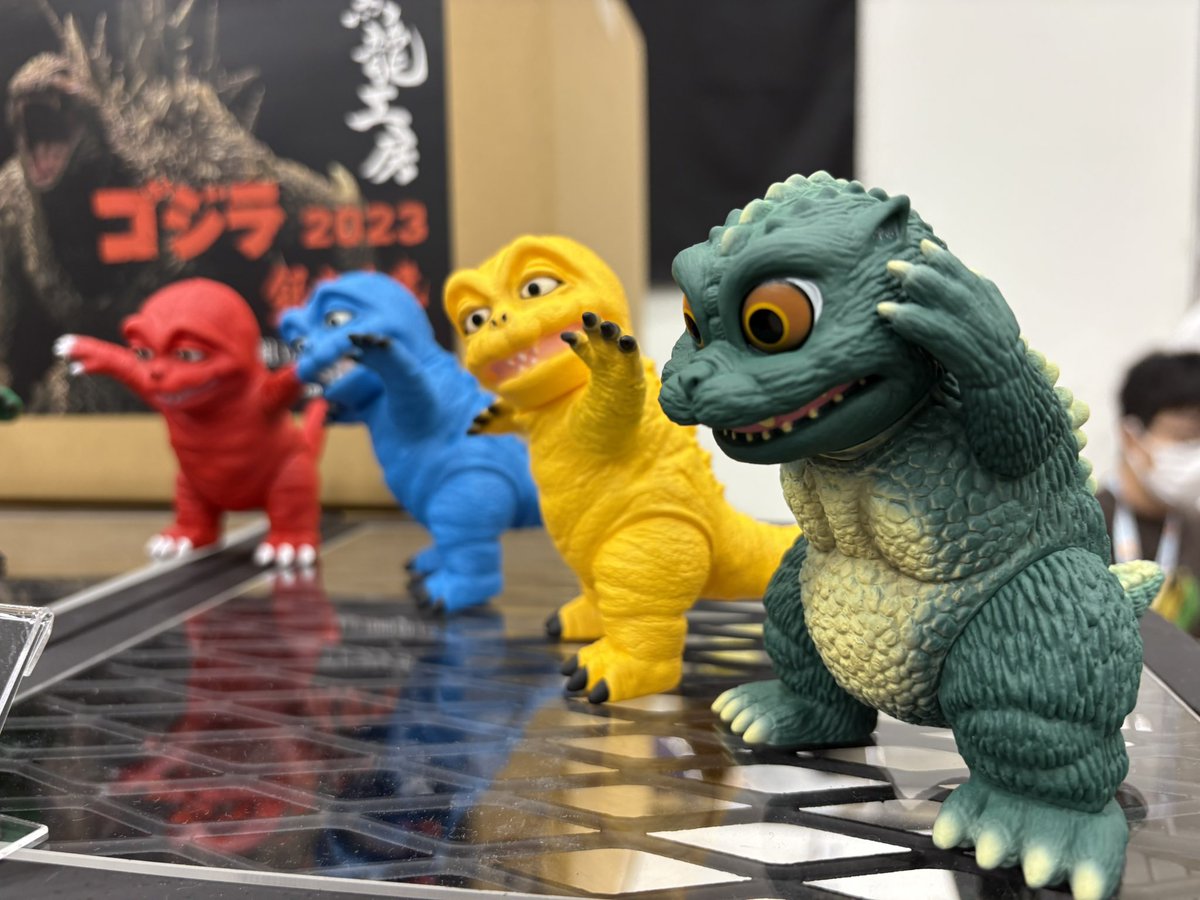 ayato11061106's tweet image. ワンフェスレポ20
マイゴジさんの塗り方を教えて頂きました
なんと。
ブルー系を塗ってジャーマングレーを塗ってタンでドライブラシ入れるみたいです📝✨