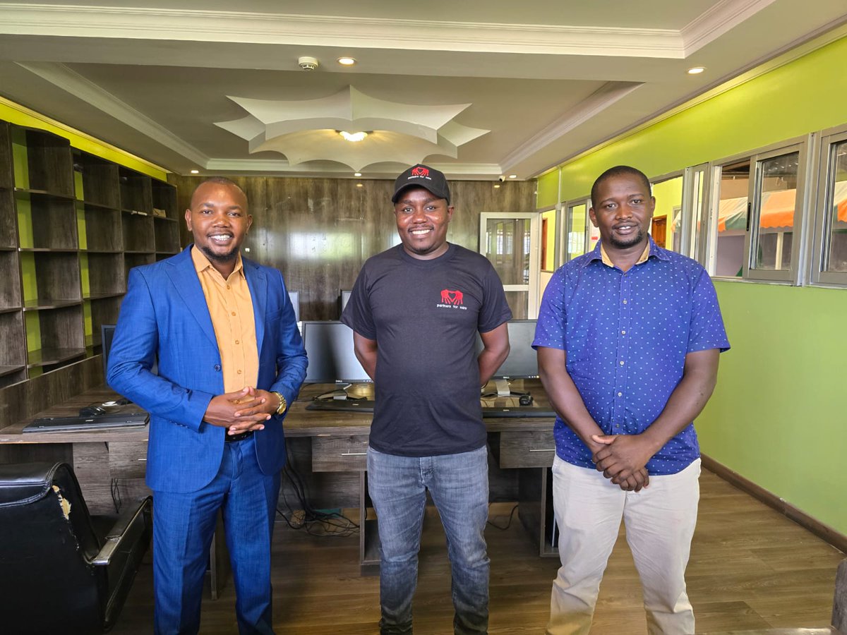 contentcur_'s tweet image. They plant fruit trees. They plant skills. They plant values. Dr Joseph Murimi is cultivating an entire generation. #MurimiForChange isn’t a slogan. #PurposeDrivenLeader makes it real.