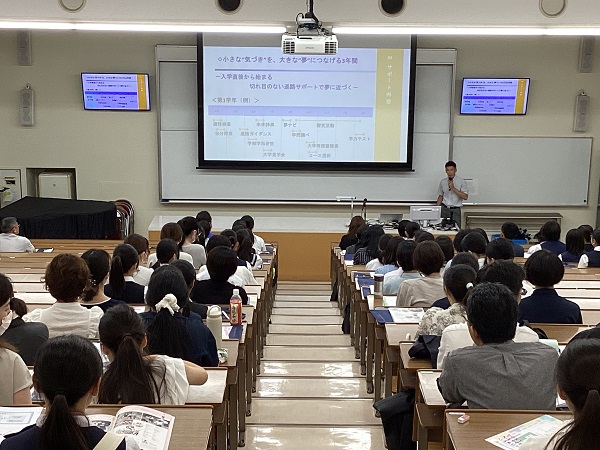 受験生、保護者の皆様、ごきげんよう。高校説明会を開催いたしました。ご参加いただいた皆様ありがとうございました！

今年度2回目の大きな説明会です。主にコースごとのカリキュラムや進路支援についてお話させていただきました。進路ということで、高校3年生…（続きは→kasei-gakuin.ed.jp/news/100000245…）