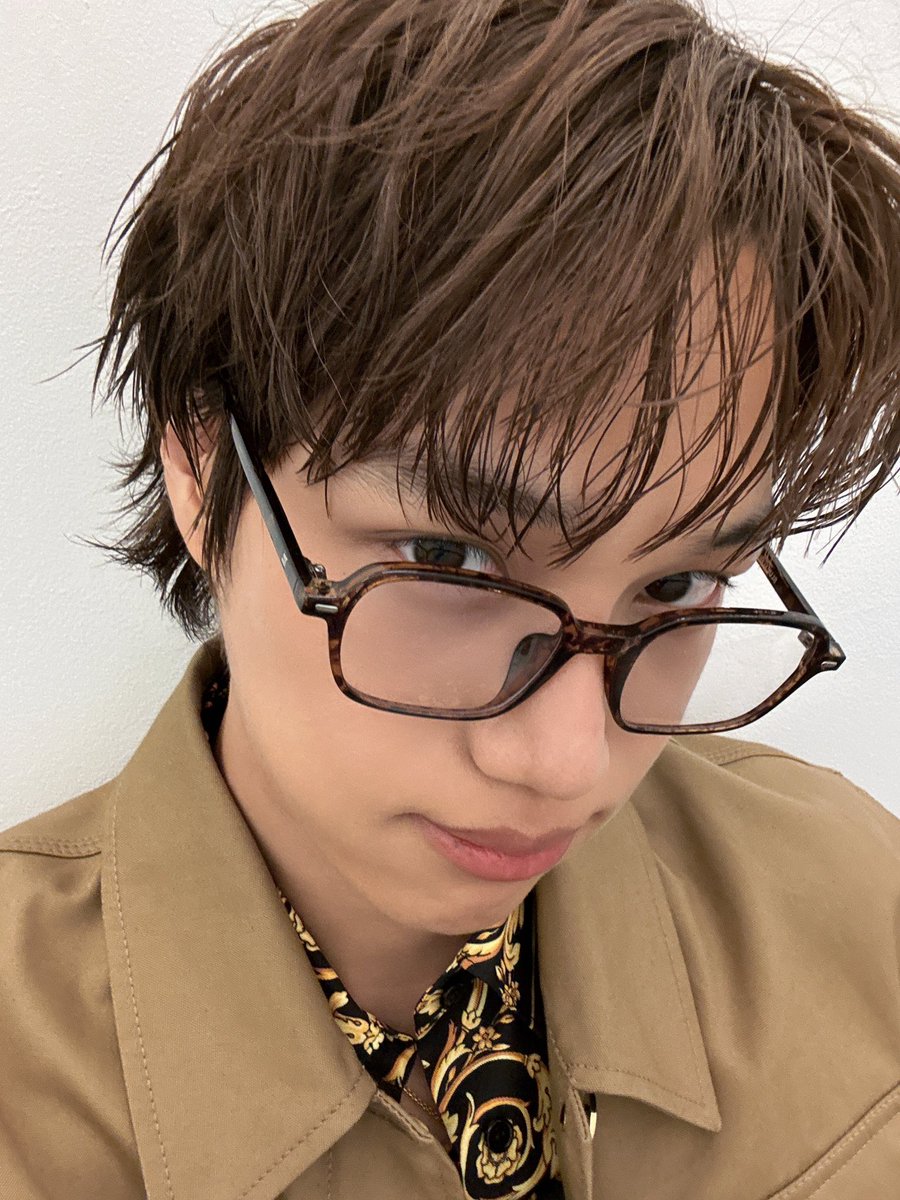 mmmhkai's tweet image. versace ??