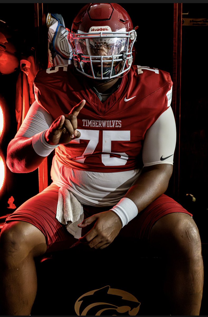 Team photos…. Don’t matter still a bull 🤘🏾🤘🏾 💚 🖤 <a href="/USFFootball/">USF Football</a>