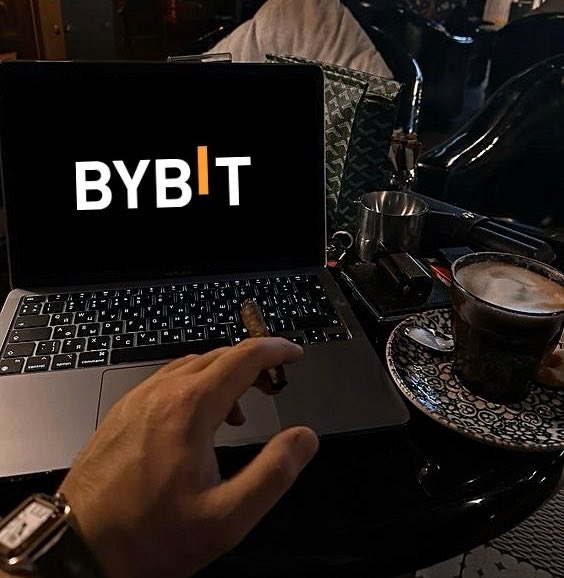 0xRHEMA's tweet image. Tokenized stocks are traditional equity shares (like Apple, Tesla, or NVIDIA) that have been digitized using blockchain technology thanks to Bybit.
This allows them to be traded on-chain, 24/7, without the usual restrictions of traditional stock markets.
Itโs a fusion ofโฆ