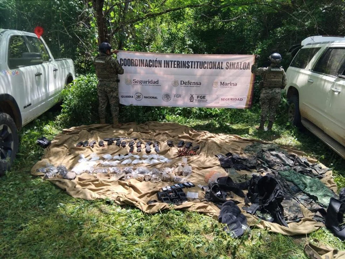 HRS4NTOS's tweet image. 🚨🪖Desmantelan campamento 🛖 en San Ignacio; aseguran explosivos 🧨 , armas y droga.
#FuerzasArmsdasdeMexico @Defensamx1 @GN_MEXICO_