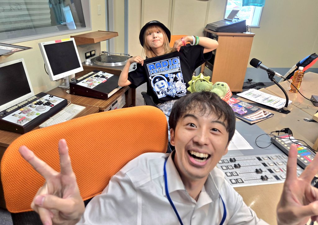 sunkin_staff's tweet image. #夏休み も、、Radio de Show!!
先週の #会津村 公開生放送から、一週間✨
スタジオには、夏休みってことで、キッズたちが見学に👦👧✨
テーマは『それを知ってどうするの??シリーズ!【1番飲んでいる飲み物って、なぁーに??】』
➡1300@rfc.jp